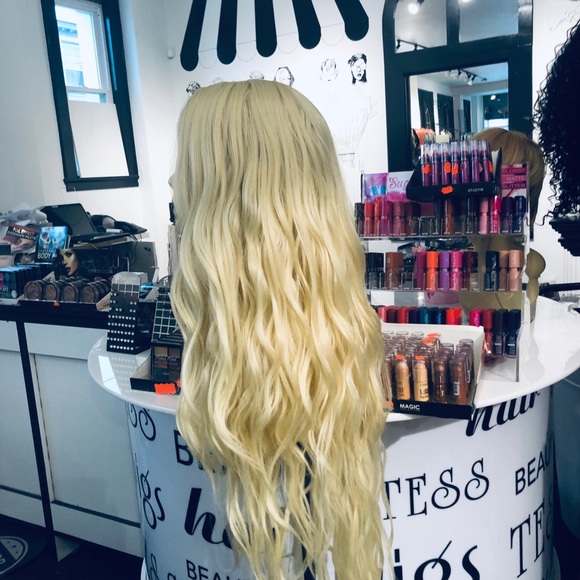 Long blonde New wig Lacefront Wavy 2019 hairstyle - Picture 8 of 8